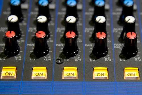 Yamaha MG16XU 16-Input 6-Bus Mixer with Effects